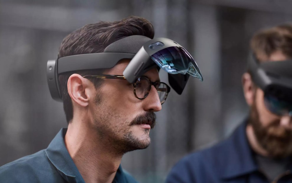 microsoft hololens 2